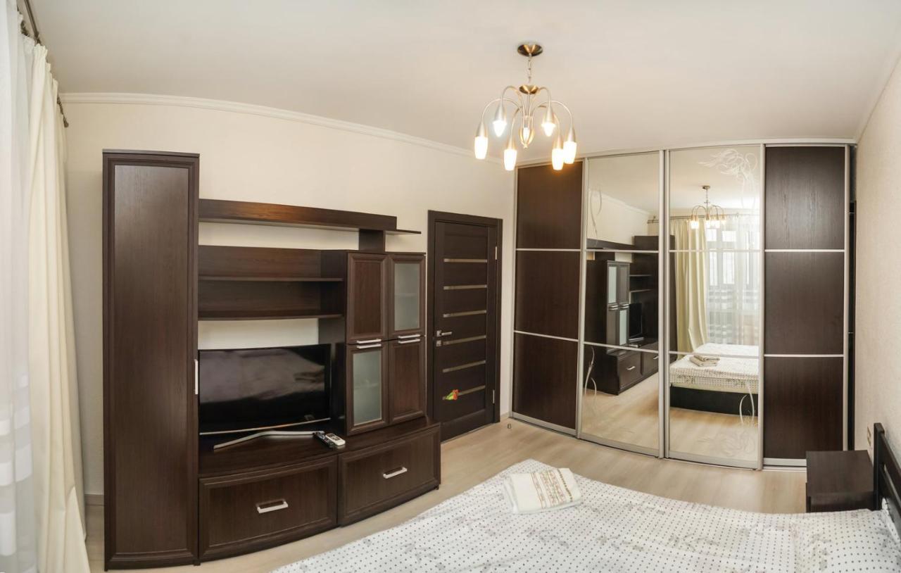 Kyiv Apartment On Chornovola 27 Екстериор снимка